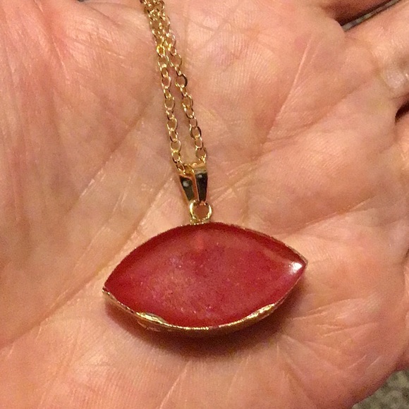 - NEW, Fuchsia Turkish Evil Eye Pendant & Golden Chain Necklace. - Picture 11 of 12